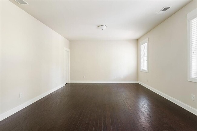Building Photo - 2813 White Oak Ln