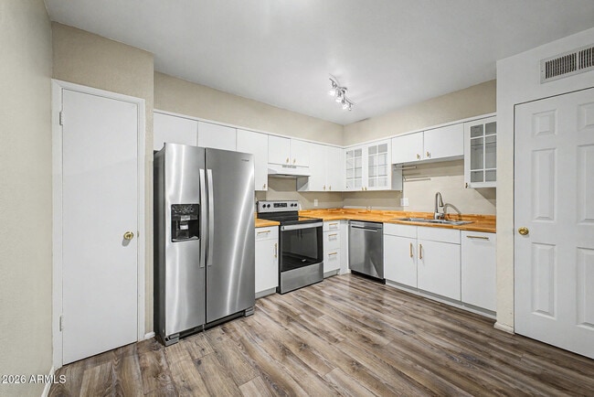 Building Photo - 830 S Dobson Rd