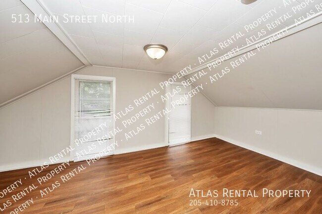 Building Photo - 513 Main St N