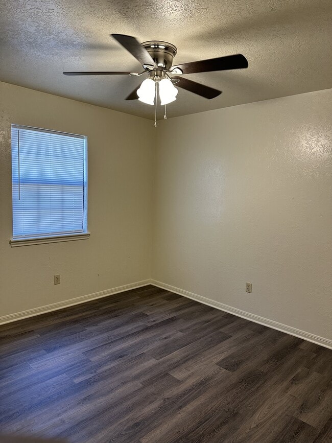 Building Photo - 5675 Stones Throw Dr