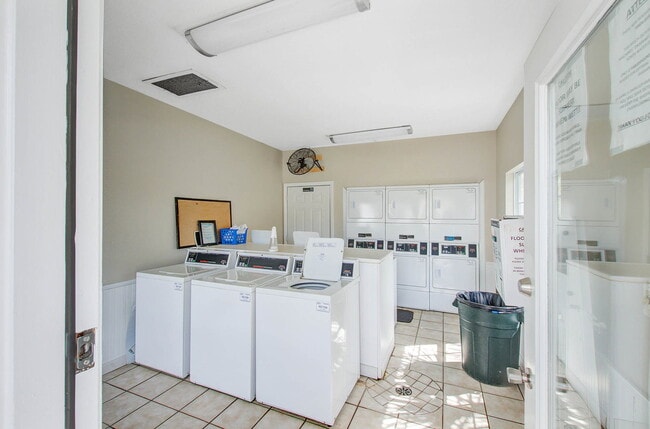 Building Photo - 2494 Etiwan Ave