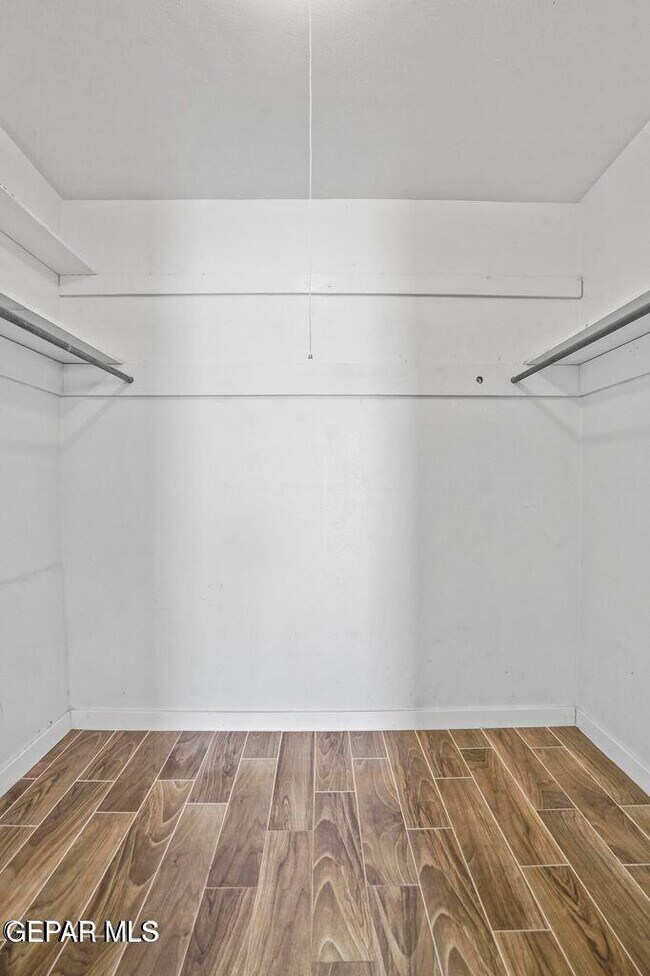 Building Photo - 5121 Beautonne Ave