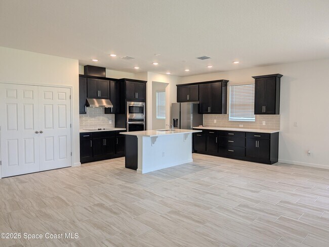 Building Photo - 938 Soleway Ave NW