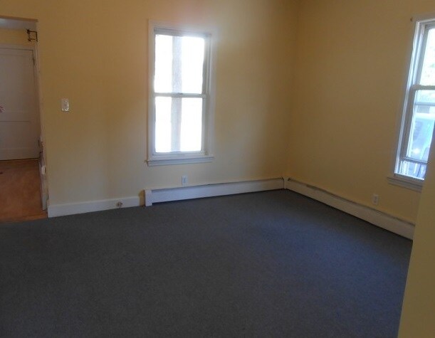 Building Photo - 27 Underwood St