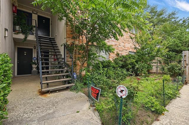 Building Photo - 8083 Meadow Rd