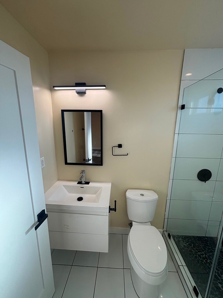 Building Photo - 1651 W 85th St