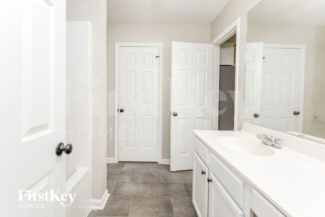 Building Photo - 208 Guinevere Ct