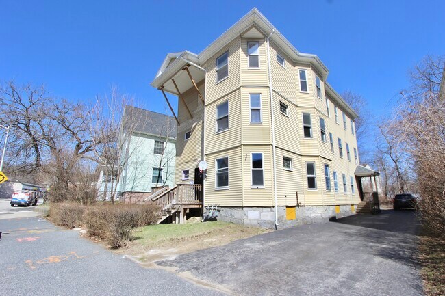Primary Photo - 98 Lovell St