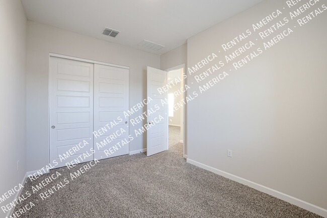 Building Photo - Desirable Community of Arabella