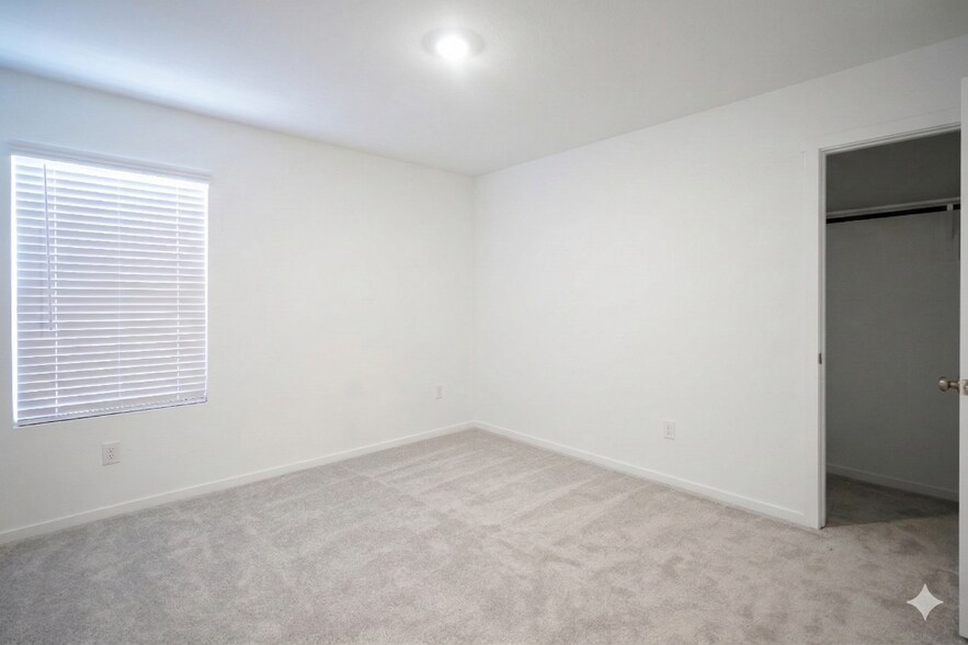 Building Photo - 1913 Ventasso Blvd