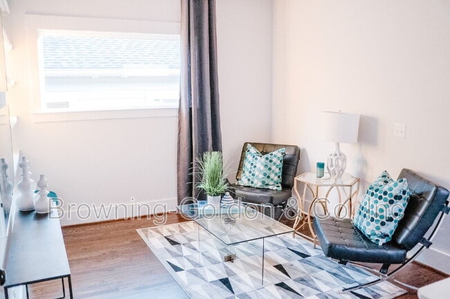 Building Photo - 2156 Byrum Ave