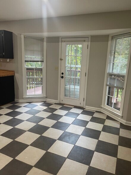 Building Photo - 520 Freestone Dr