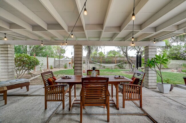 Building Photo - 2400 La Solana Way