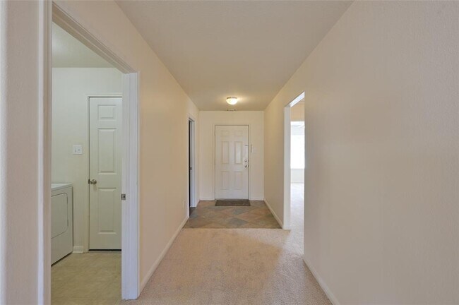 Building Photo - 28927 Rio Grande River Dr