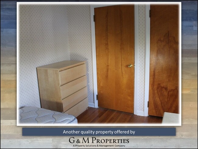 Building Photo - 4-Bedroom Single-Family - Walk to Strong/UofR!