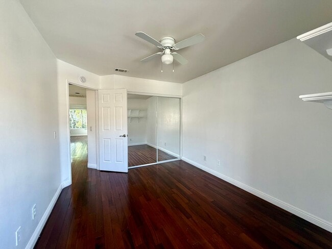 Building Photo - Beautiful 3 bed 2.5 bath home in Oak Park!