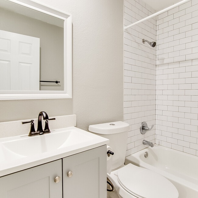 Building Photo - 406 Noble Ave