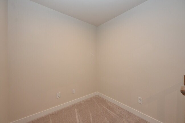 Building Photo - Updated Gallatin Townhome | 3BR + Garage, W/D Included