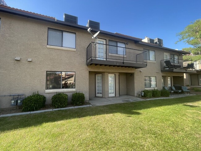 Building Photo - 3 Bed/ 2.5.Ba 2 story townhome , Gated Com...