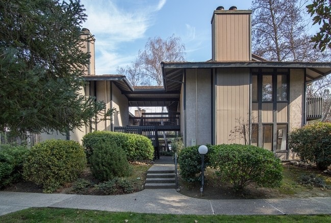 Building Photo - https://www.rutherfordliving.com/apartments/ca/walnut-creek/marquee/