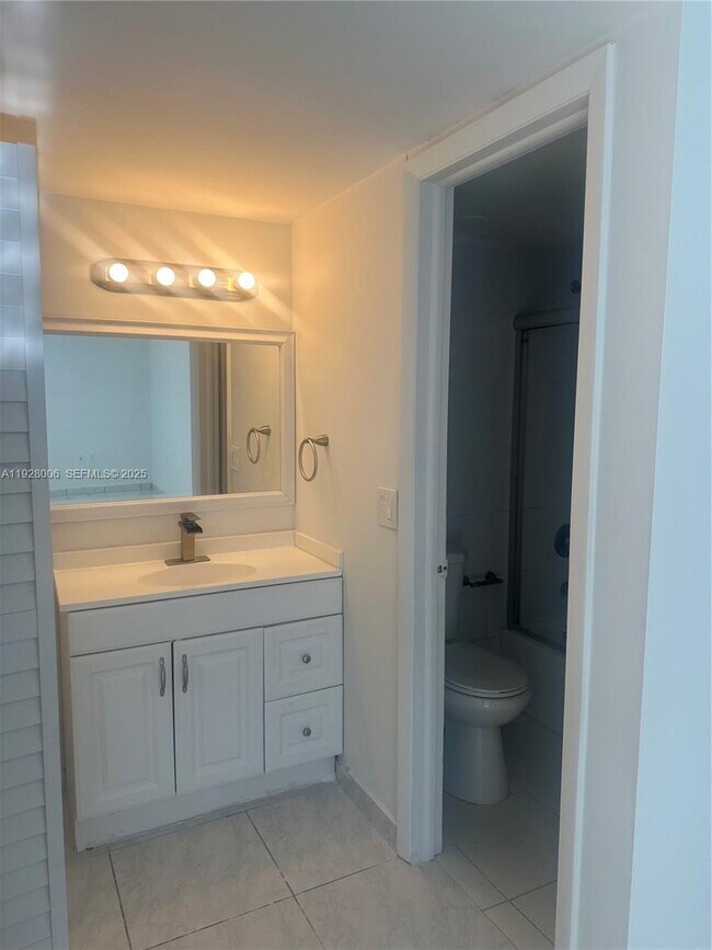 Building Photo - 250 180th Dr