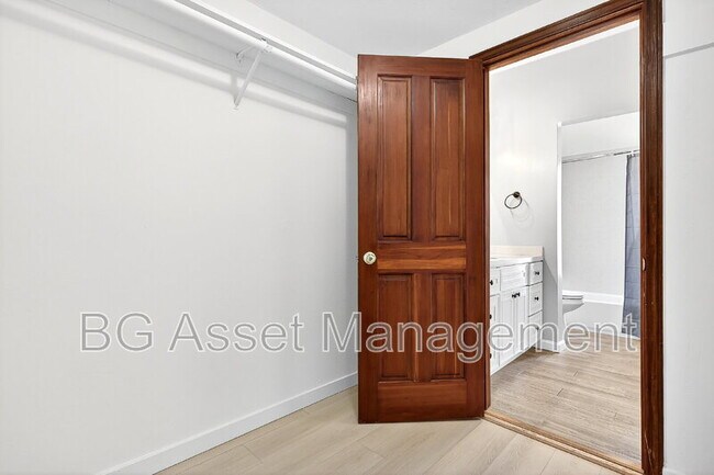 Building Photo - 2079 Ascot Dr