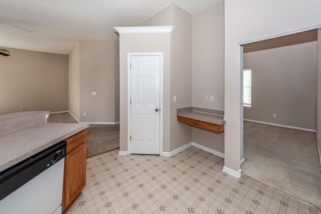 Building Photo - 3 Bedroom, 2 Bathroom Home in Whitehall - North Charleston