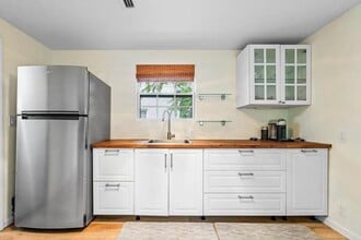 Building Photo - 353 E Lakewood Rd