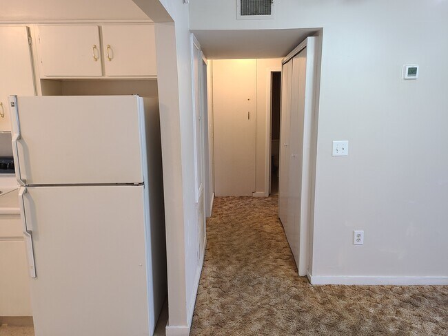hallway to bedrooms and bathrooms - 2243 Hillcrest