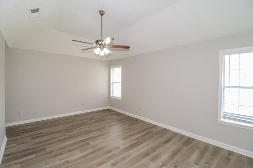 Building Photo - 6888 Skylar Mill Ave