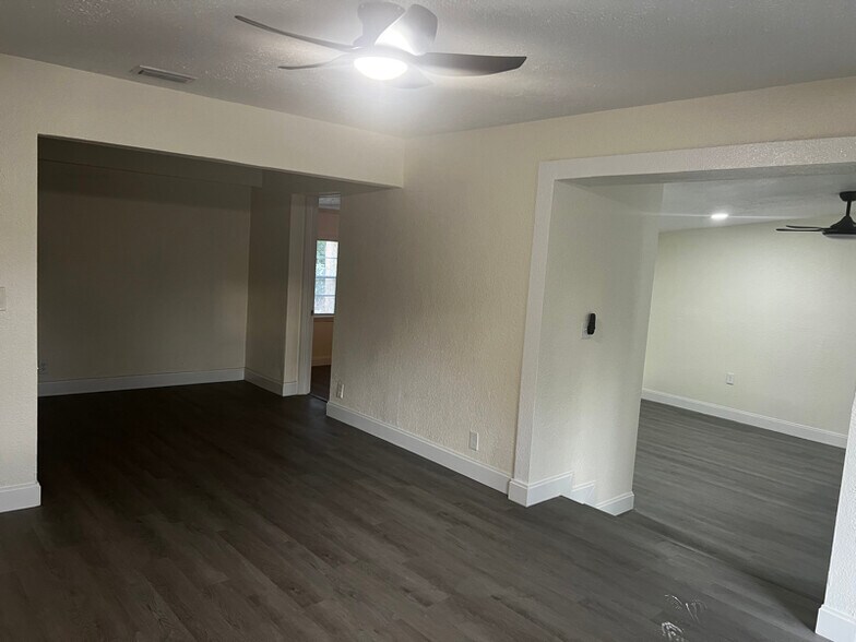 Building Photo - 6870 Rhode Island Dr W