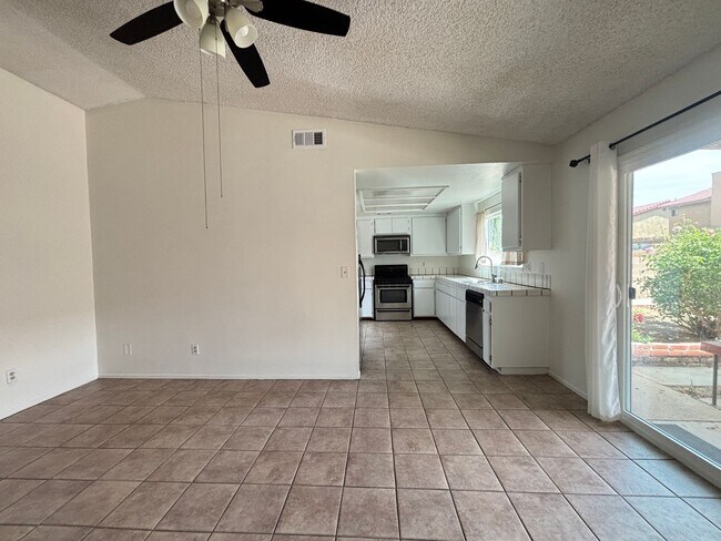 Building Photo - Charming East Lancaster Home