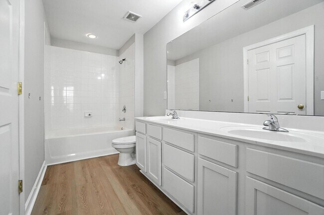 Building Photo - Uptown Condo!