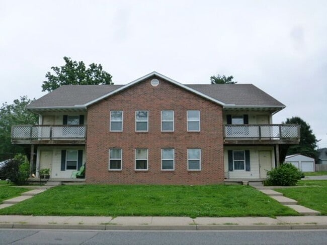 Building Photo - 2 BR Upper Apartment - Pets Welcome!