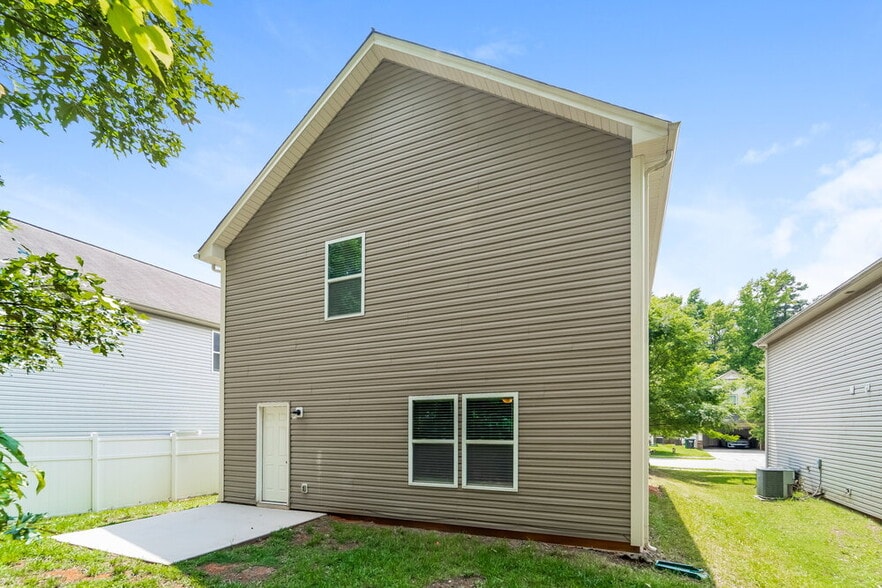 Building Photo - 630 Mountain Quail Dr