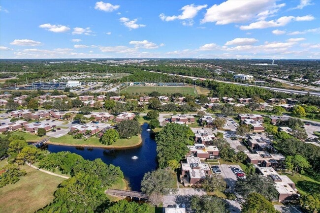 Building Photo - 709 7th Ln