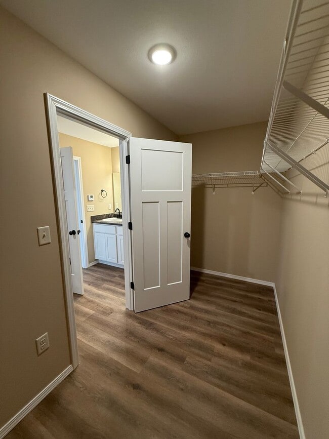 Building Photo - BRAND NEW 4BR in Hollister