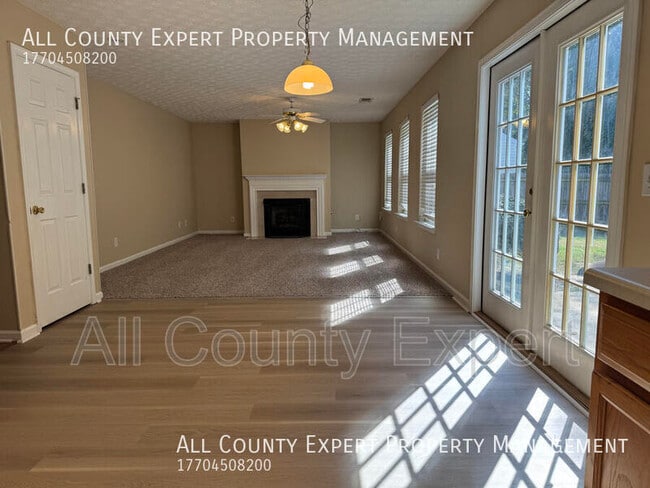 Building Photo - 520 Lazy River Ln