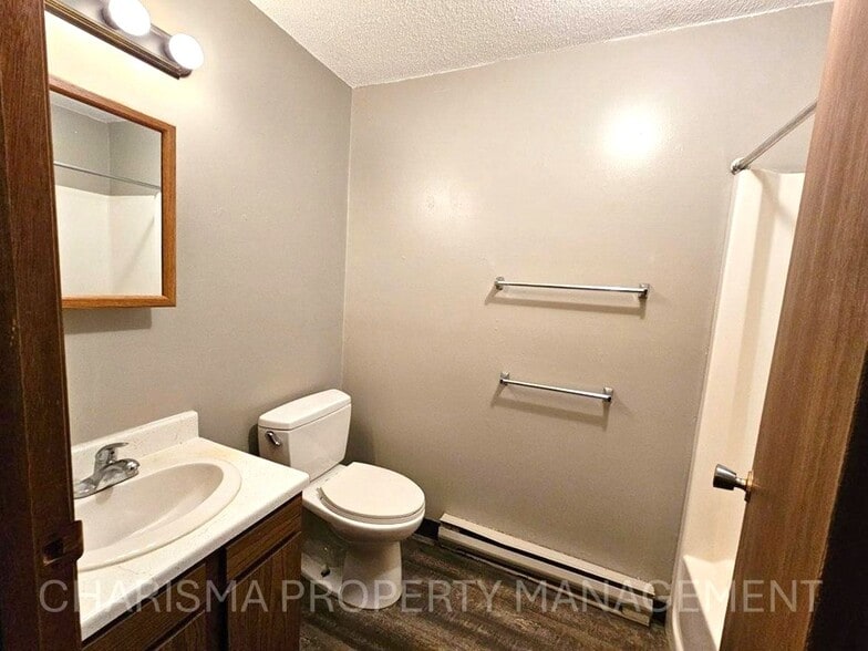 Building Photo - 1005 4th St