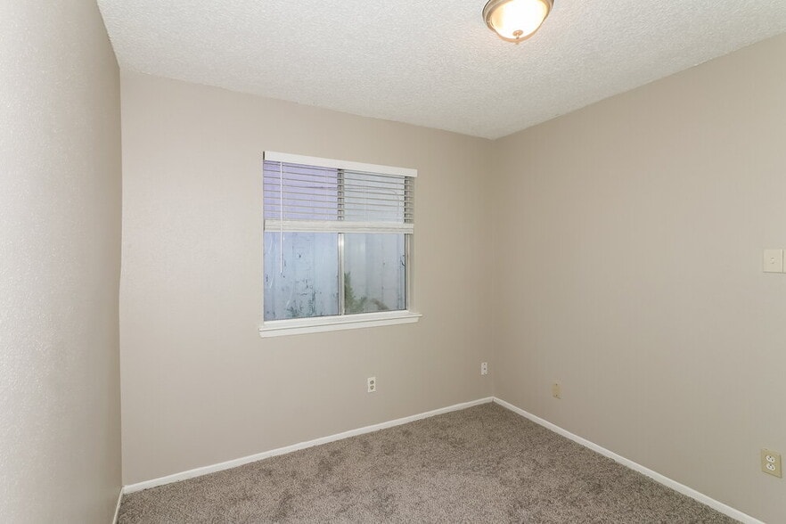 Building Photo - 17728 Northhagen Dr