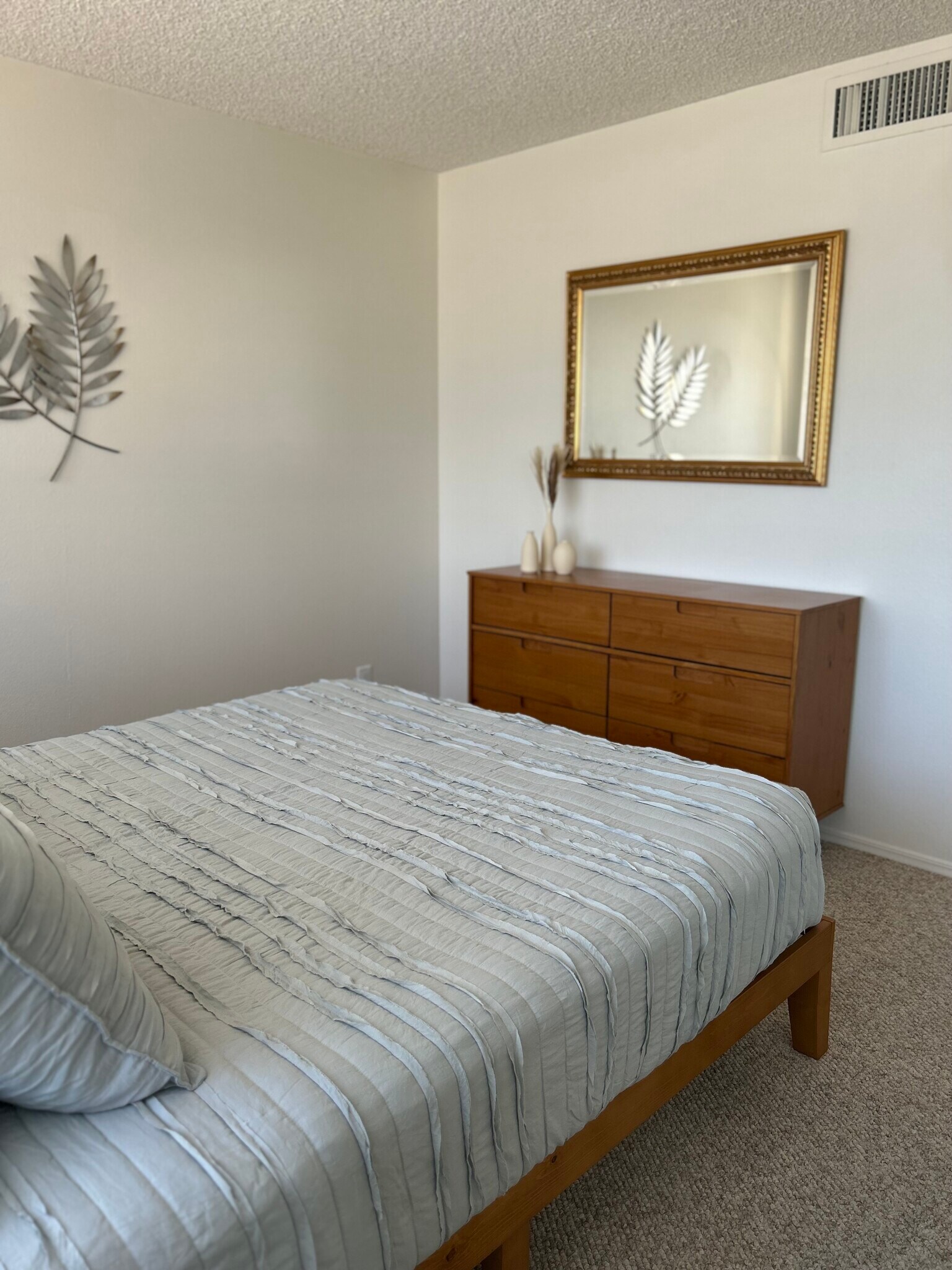 Building Photo - 440 N Dodge Blvd