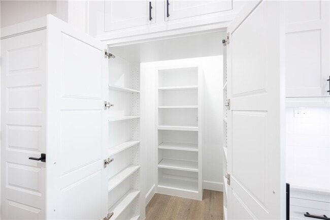 Building Photo - 701 Bronco St