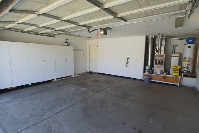 Building Photo - Red Cliffs area 3br / 2 ba home with garage and nice yard