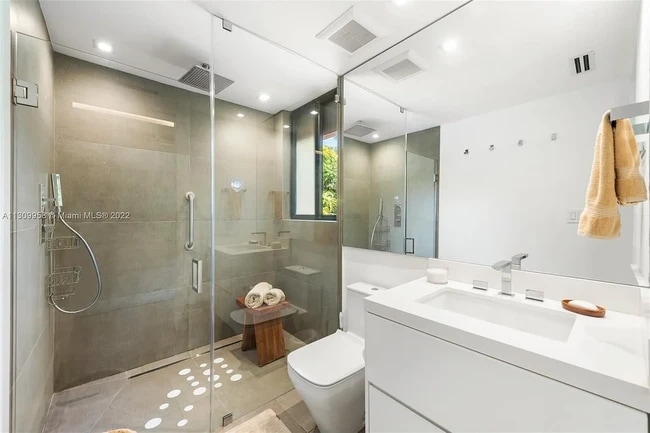 Building Photo - 2815 Regatta Ave