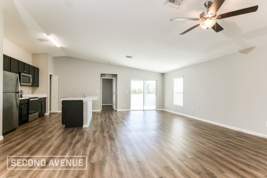 Building Photo - 1013 NE 2nd Ave