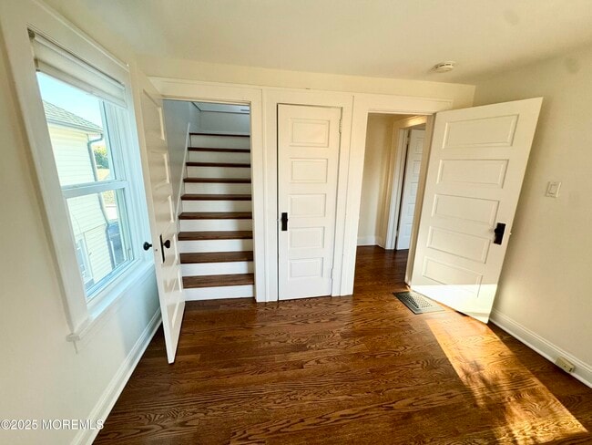 Building Photo - 208 E Bergen Pl