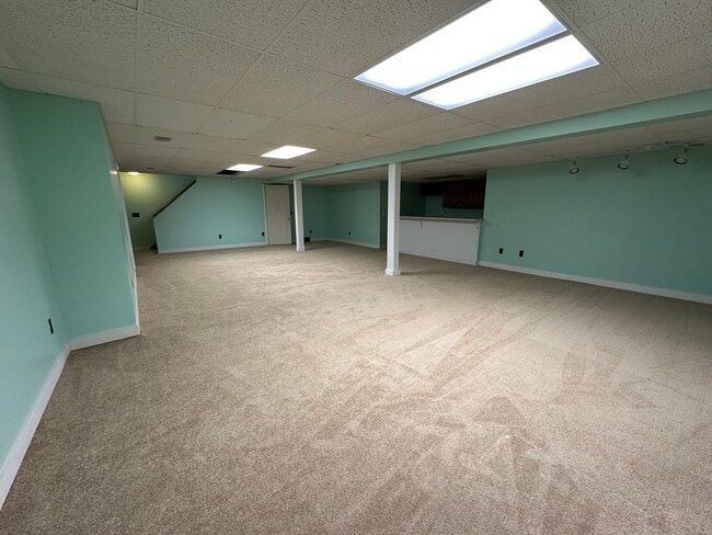 Building Photo - Large Home in Forest Hills School District