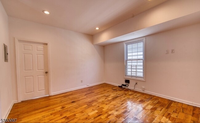 Building Photo - 131 Sylvan Ave