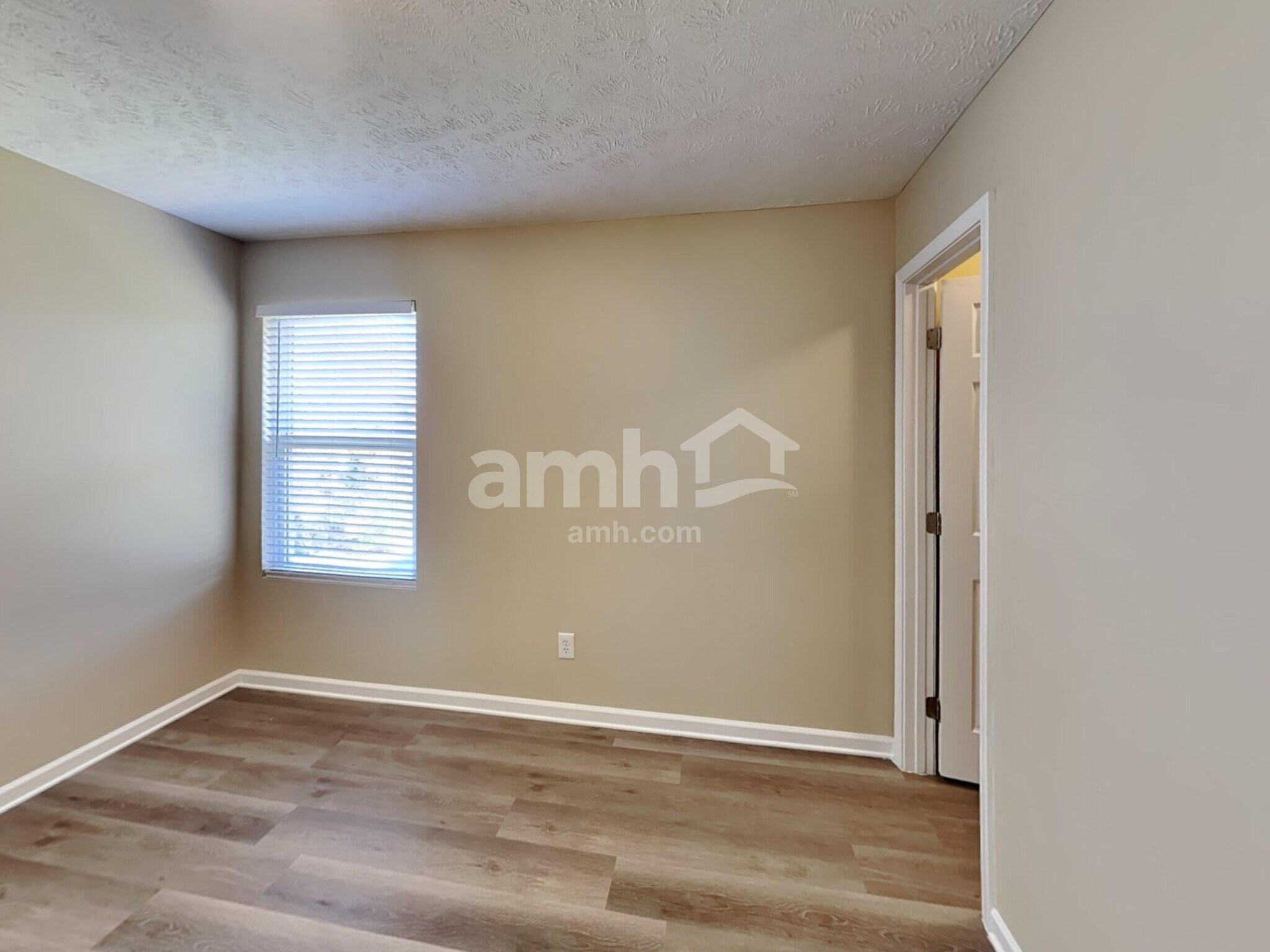 Building Photo - 5527 Middlebury Dr