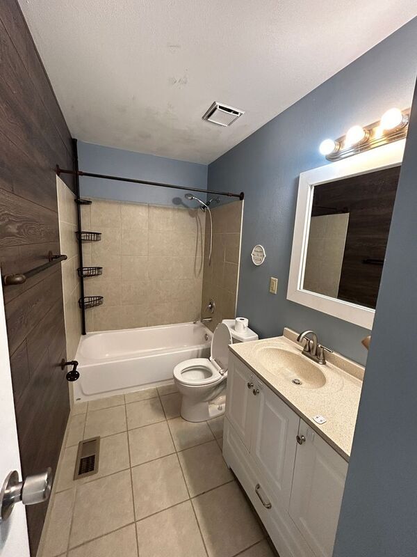 Building Photo - 6615 Brook Forest Dr